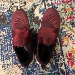 Maroon Tiem cycling shoes